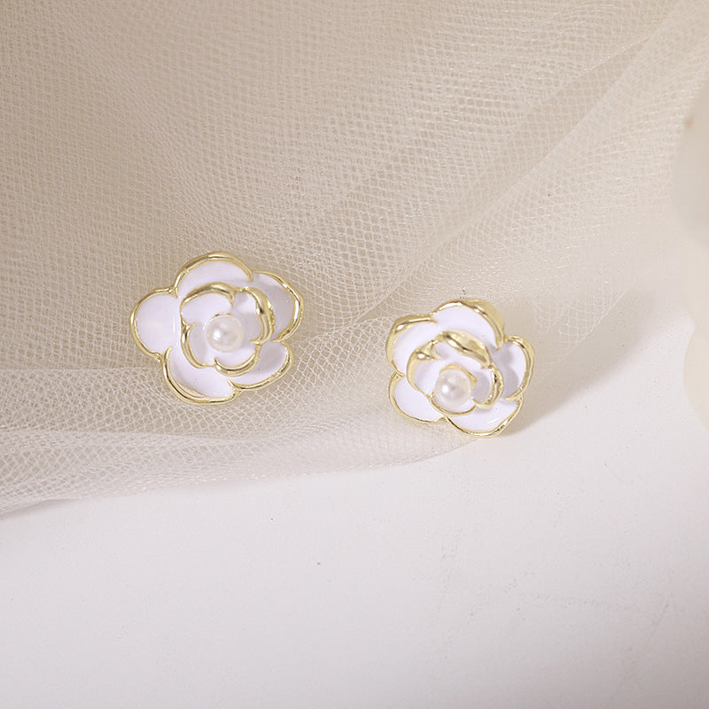 Cercei eleganti in forma de floare  alba, ace de argint S925