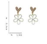 Cercei in forma de floare cu perla si inimioare cu pietre strass, ace de argint S925
