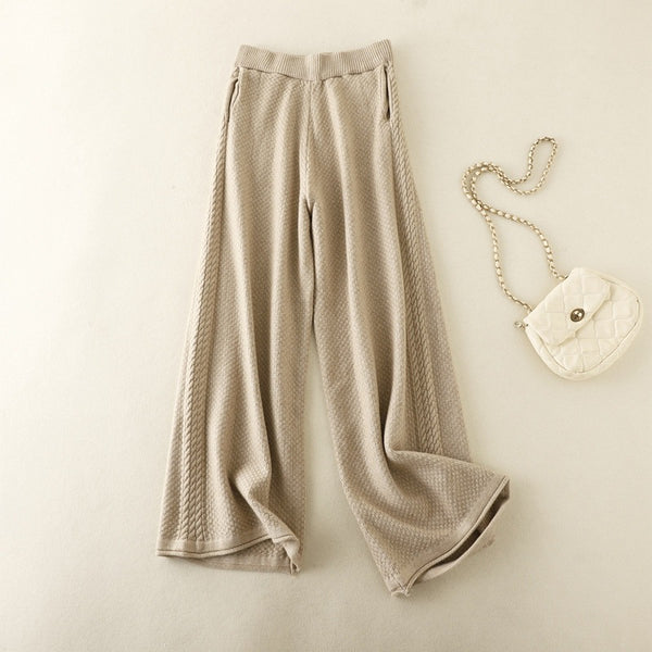 Pantaloni Biloma bej evazati din tricot pufos
