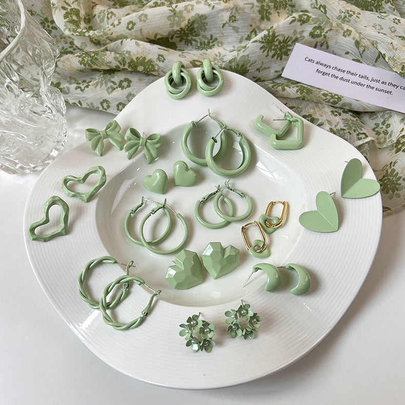 Cercei mici in forma de inima verde mint