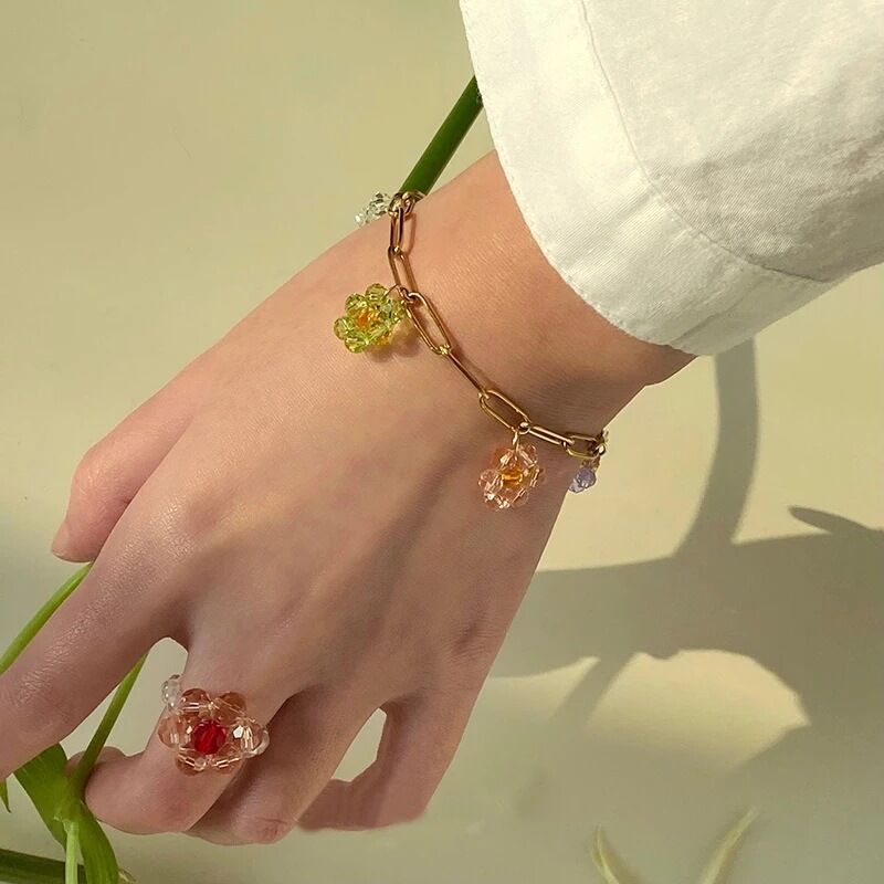 Bratara tip lant cu 4 flori colorate din cristal