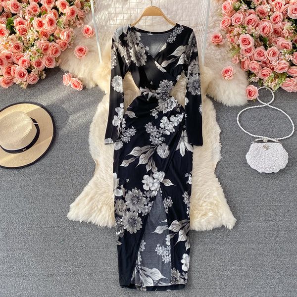 Rochie Matilda neagra cu decolteu petrecut