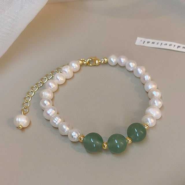 Bratara din perle cu 3 margele verzi