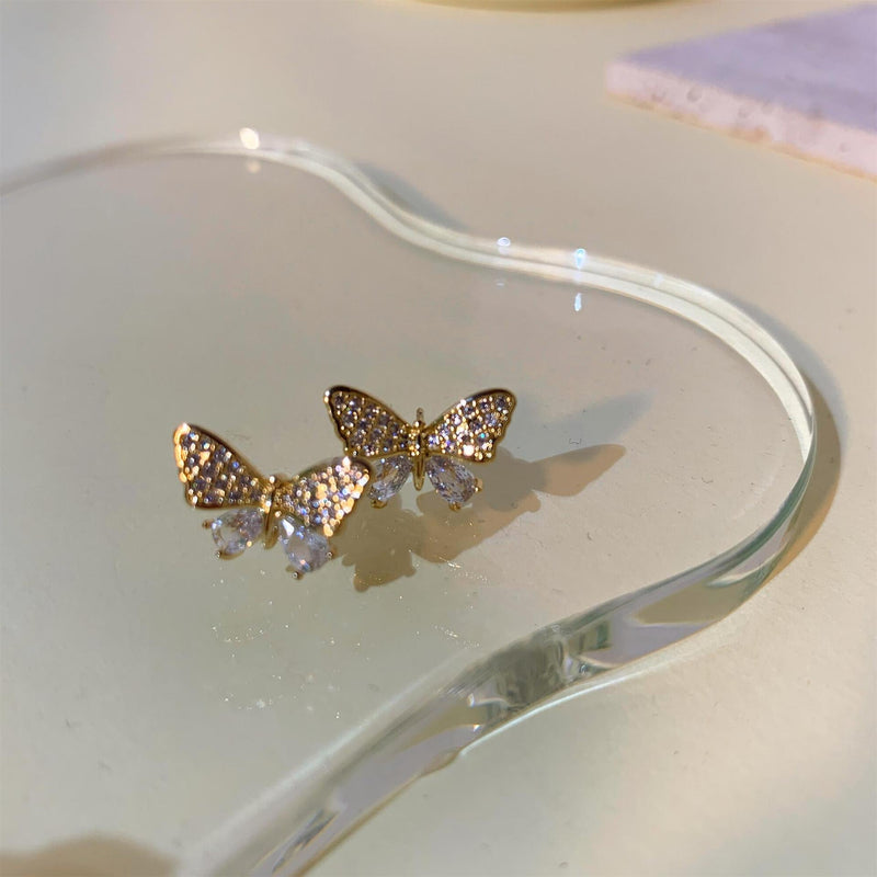Cercei in forma de fluture cu cristale si pietre incrustate