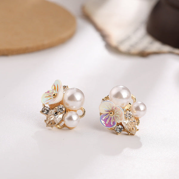 Cercei mici cu floare, perle si cristale, ace de argint
