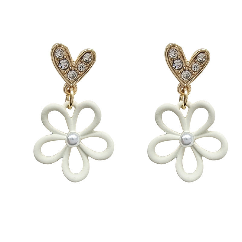 Cercei in forma de floare cu perla si inimioare cu pietre strass, ace de argint S925