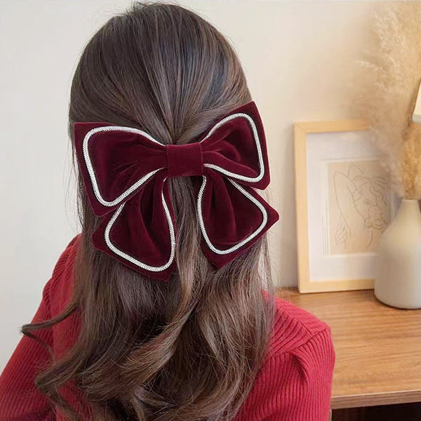 Agrafa tip funda din catifea accesorizata cu pietre strass