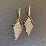 Cercei cu pietre strass in forma de romb, ace de argint