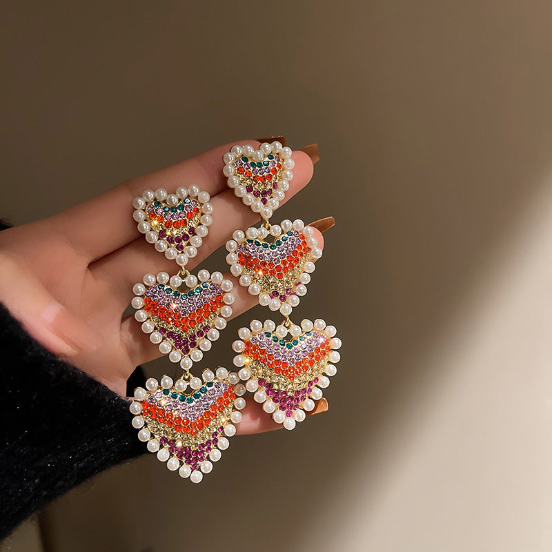 Cercei lungi in forma de inima cu perle si pietre colorate