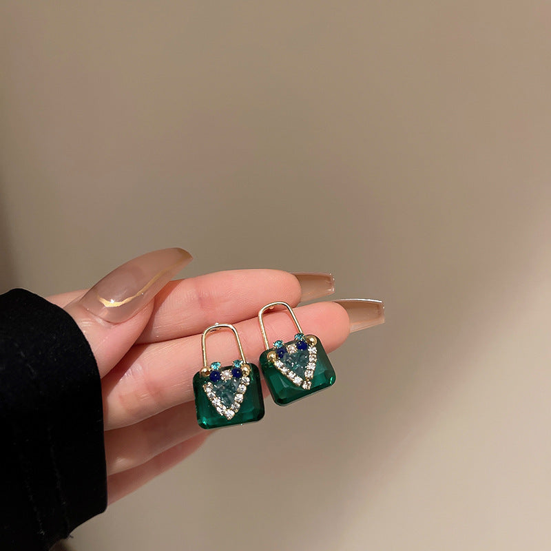 Cercei in forma de poseta cu cristal verde si ace de argint