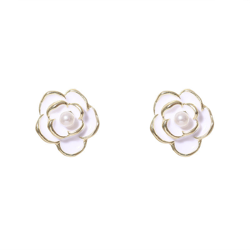 Cercei eleganti cu perle in forma de floare cu ace de argint S925