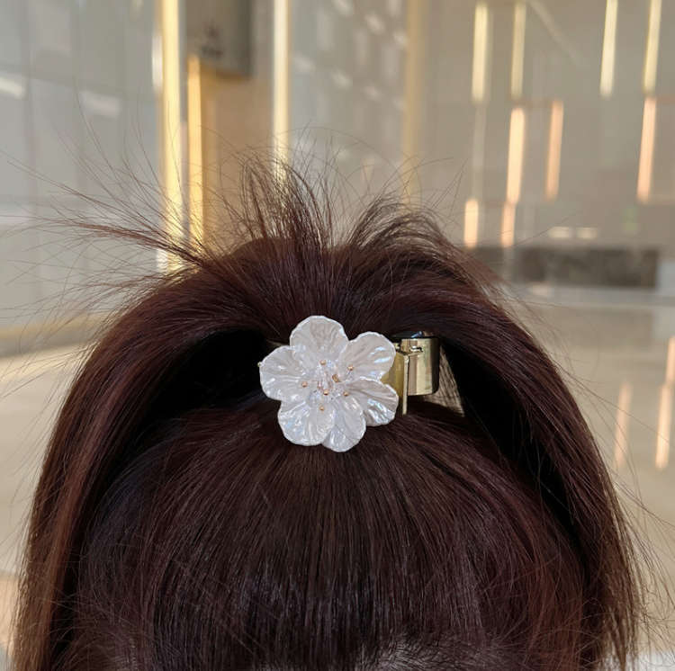 Agrafa tip clama pentru par cu floare
