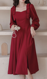 Rochie Marsiva cu fundite la nivelul umerilor, talie tip corset si mansete la nivelul manecilor