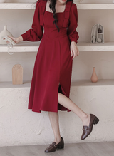 Rochie Marsiva cu fundite la nivelul umerilor, talie tip corset si mansete la nivelul manecilor