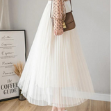 Fusta Perllis crem din tulle accesorizata cu perle