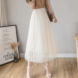 Fusta Perllis crem din tulle accesorizata cu perle