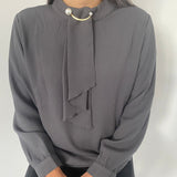 Bluza Edelina gri cu guler accesorizat si maneci lungi cu mansete late si nasturi
