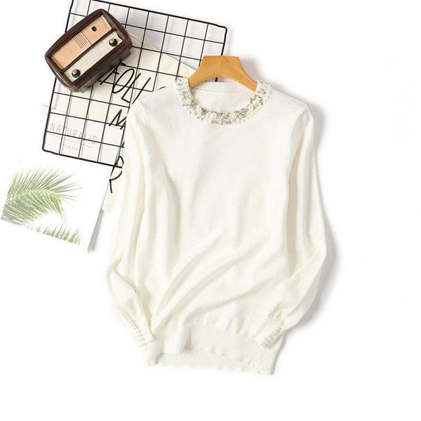Pulover Rosemary alb din tricot moale cu decolteu si mansete accesorizate cu perle