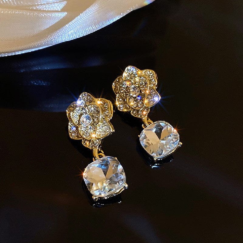 Cercei lungi cu floare si cristal, ace de argint S925