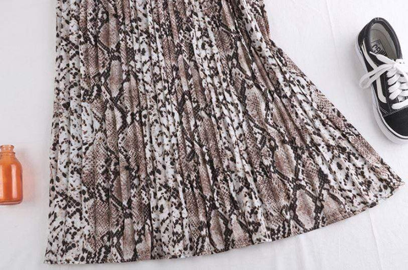 Fusta Tayla maro inchis cu animal print