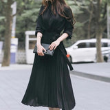 Rochie Codrinne neagra plisata, cu nasturi in fata si cordon accesorizat