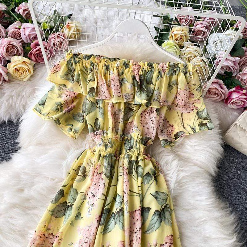 Rochie Damiana galbena cu imprimeu floral, decolteu tip barcuta si elastic in talie