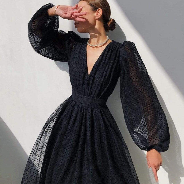 Rochie Dayanne neagra din tulle cu imprimeu buline, maneci lungi tip clopot si banda lata in talie