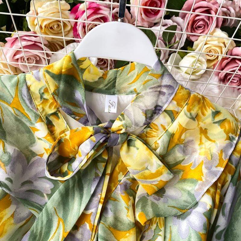 Rochie Debbye galbena plisata cu elastic in talie, imprimeu floral si decolteu in V accesorizat cu nod