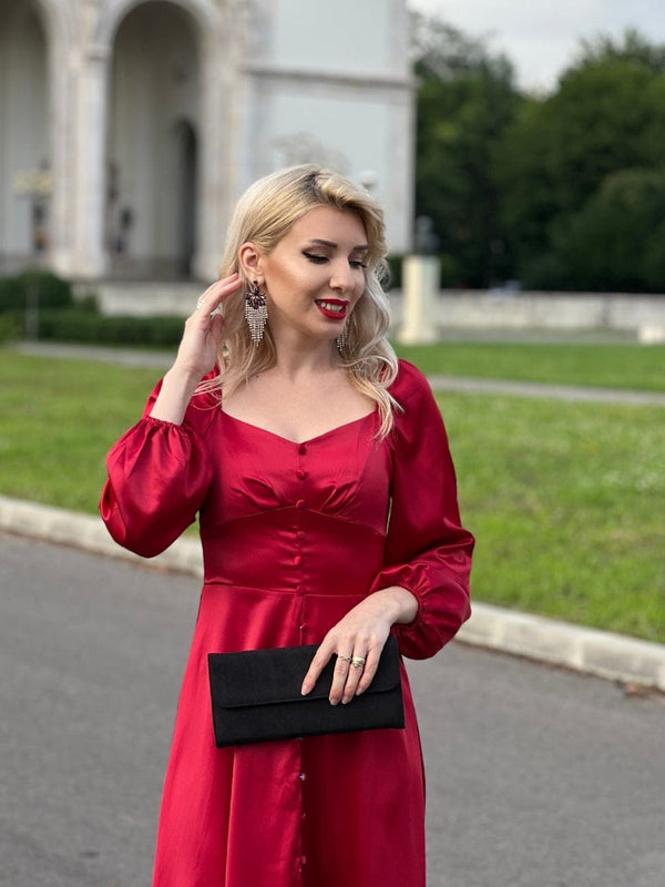 Rochie Donia rosie din material satinat, cu decolteu patrat si nasturi imbracati