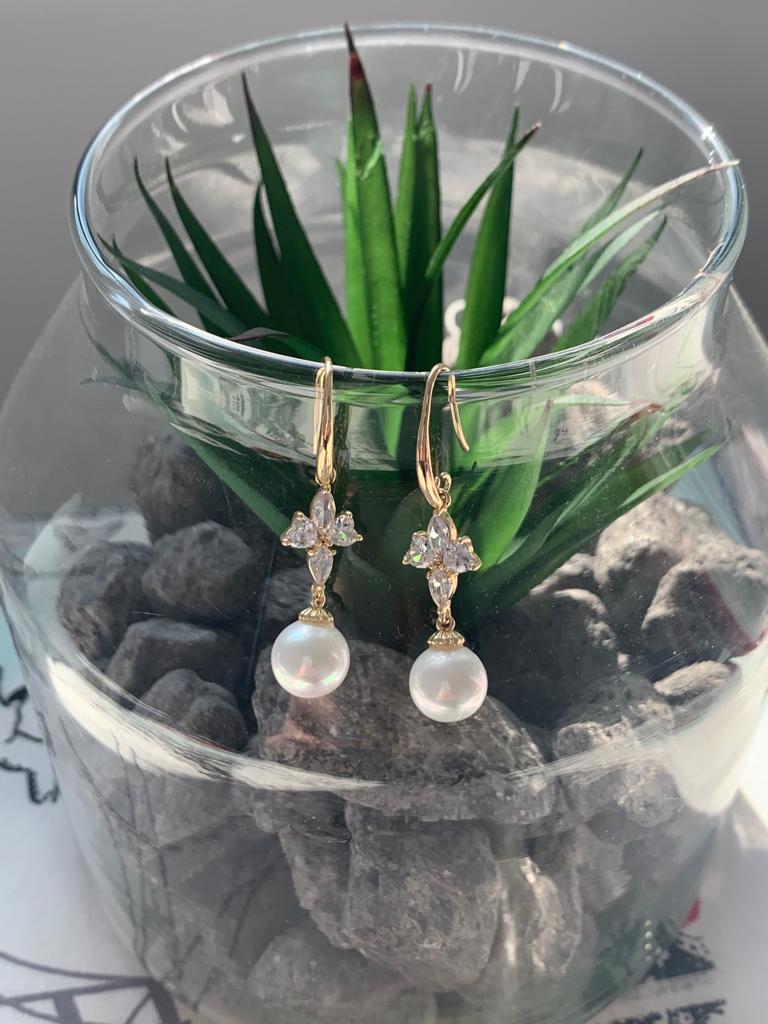 Cercei cu cristale in forma de floare si perla
