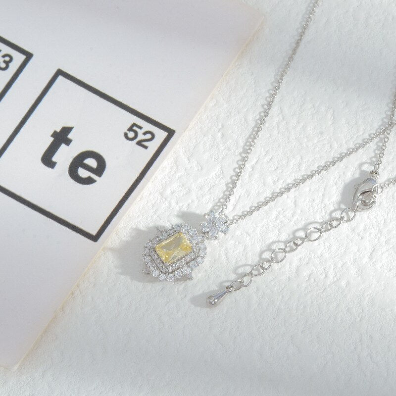 Lantisor cu pandantiv dreptunghiular si cristal galben